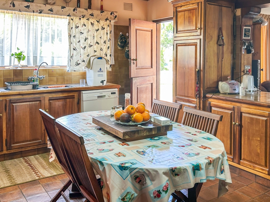 8 Bedroom Property for Sale in Greenfields Western Cape